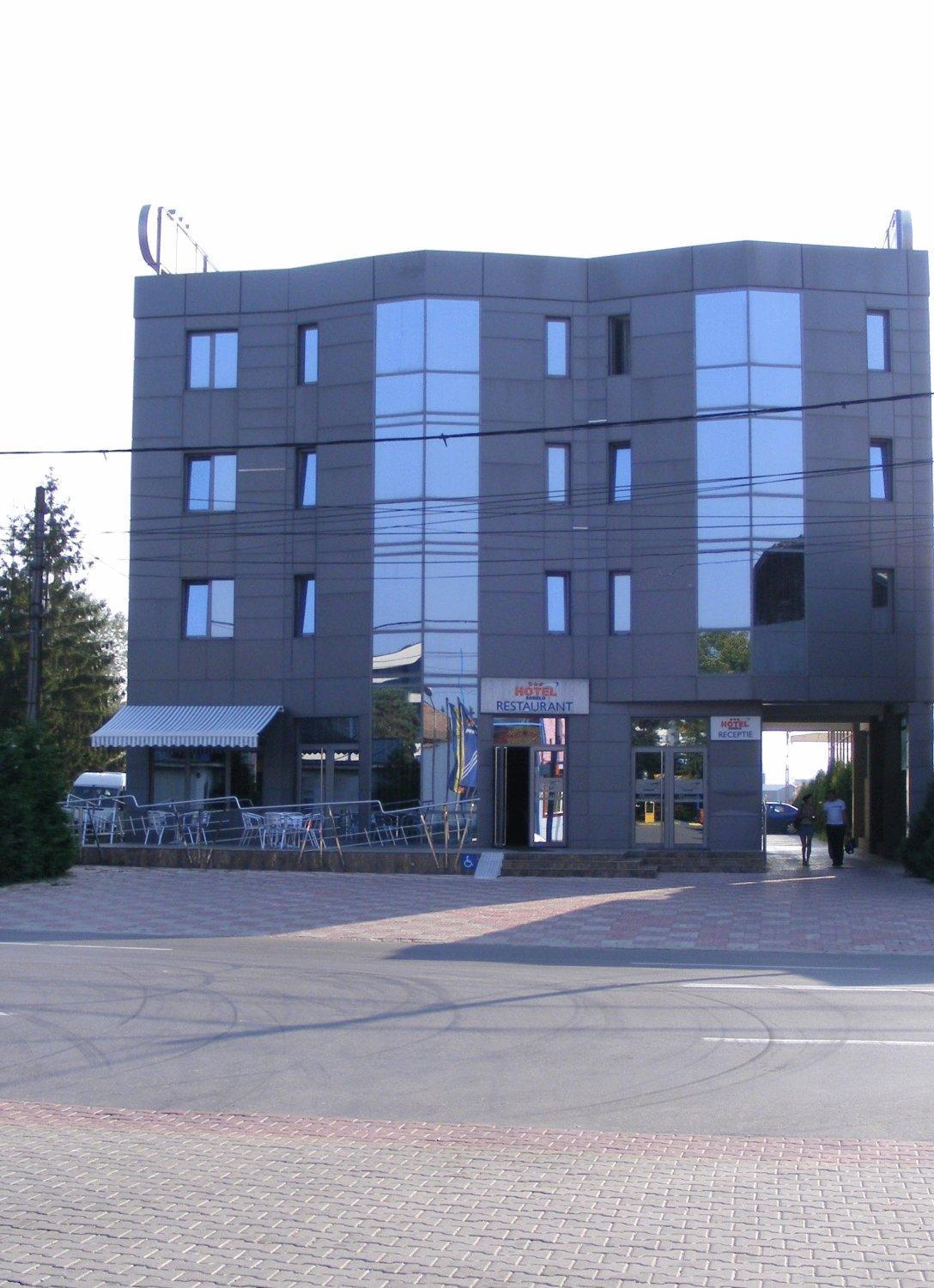 Hotel Sorelo Питешти Экстерьер фото