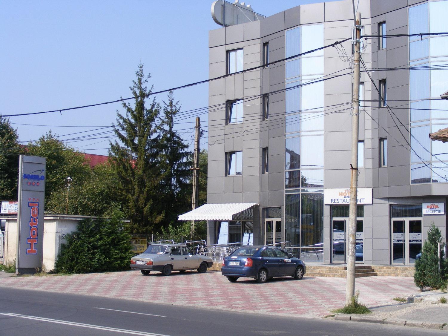 Hotel Sorelo Питешти Экстерьер фото