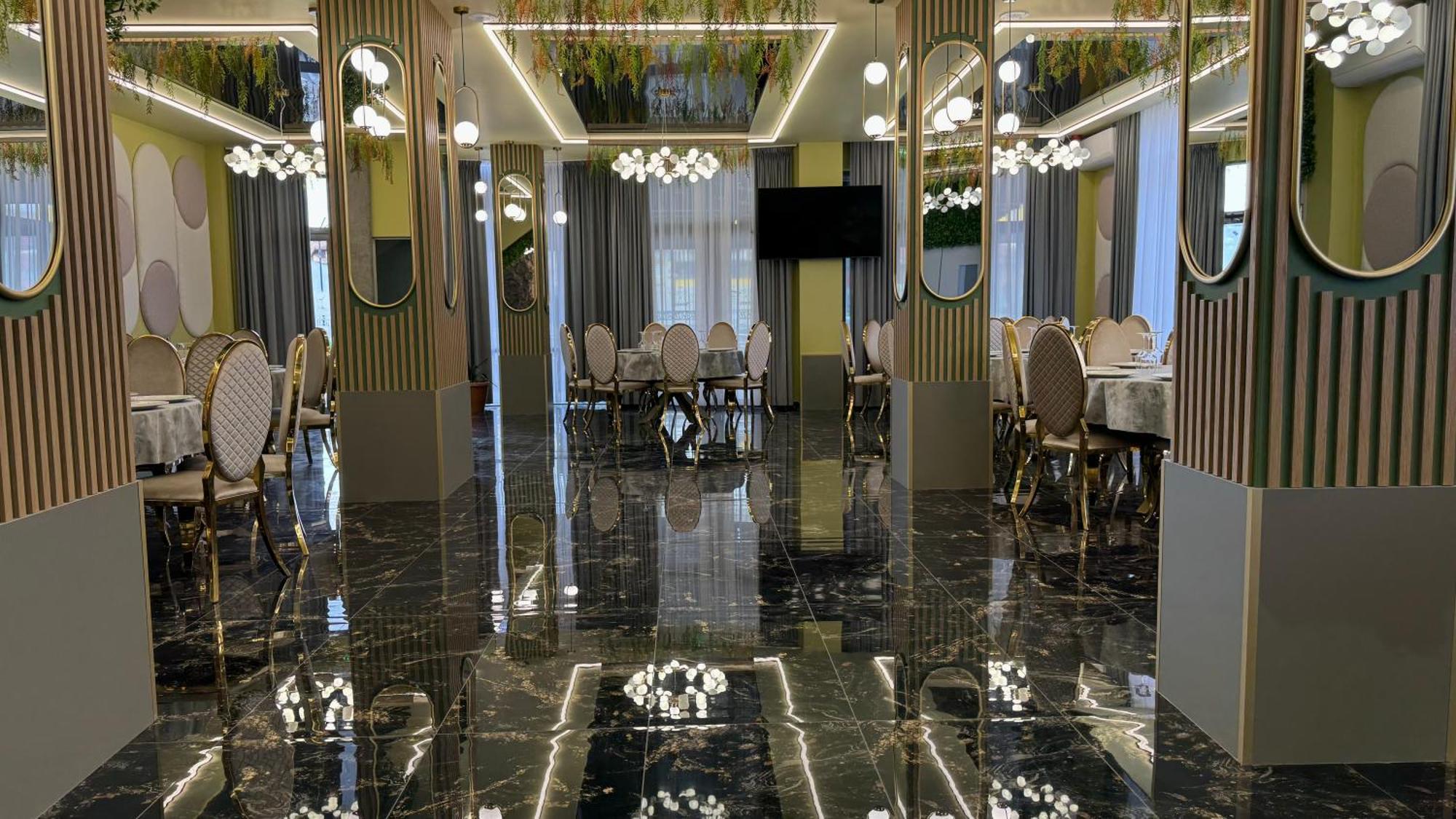 Hotel Sorelo Питешти Экстерьер фото
